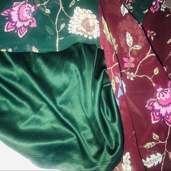 Vince Camuto Windsor Floral Asymmetrical Top - Picture 5 of 7